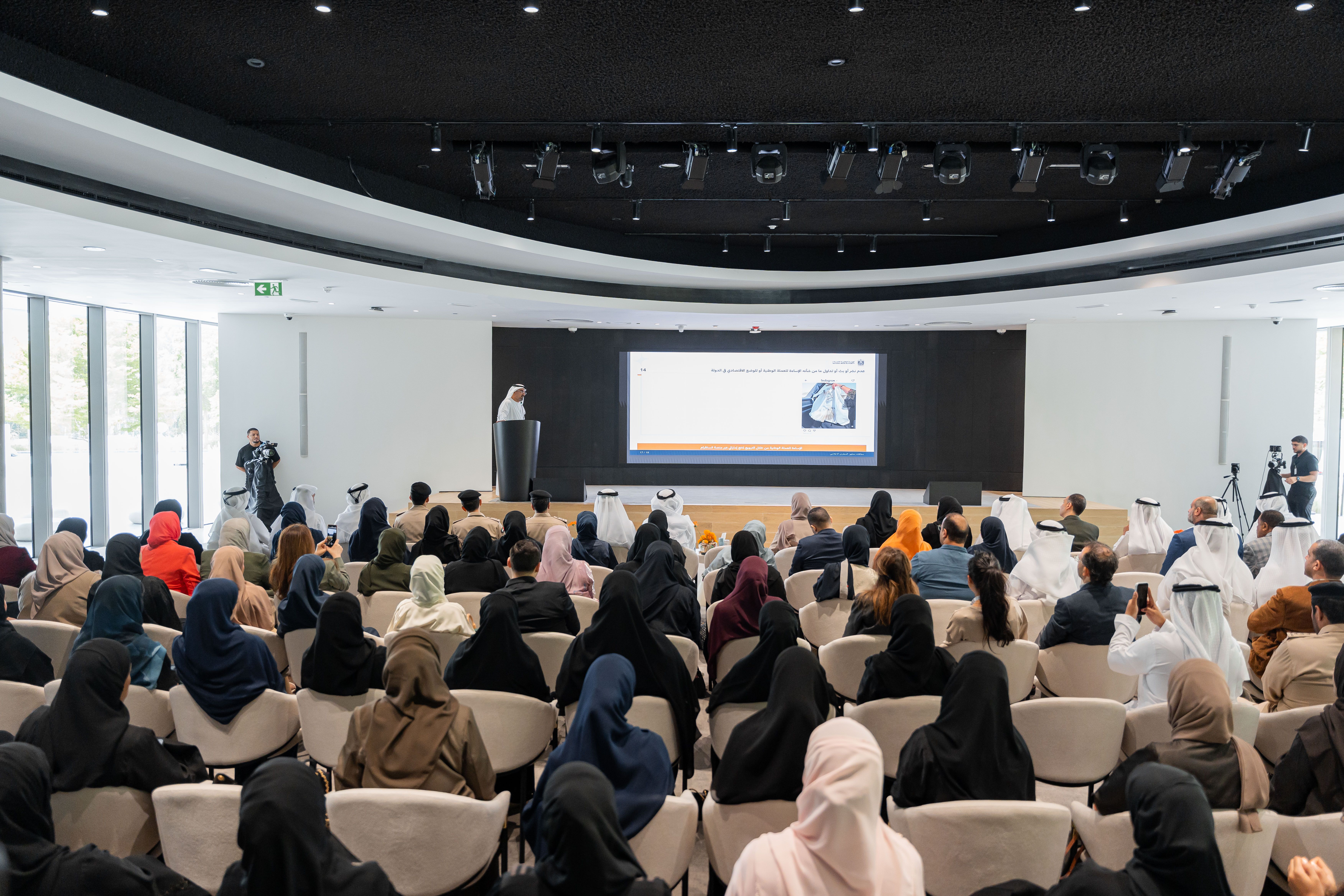 الهيئة الوطنية للإعلام تستعرض معايير تنظيم المحتوى الإعلامي خلال جلسة بالشارقة