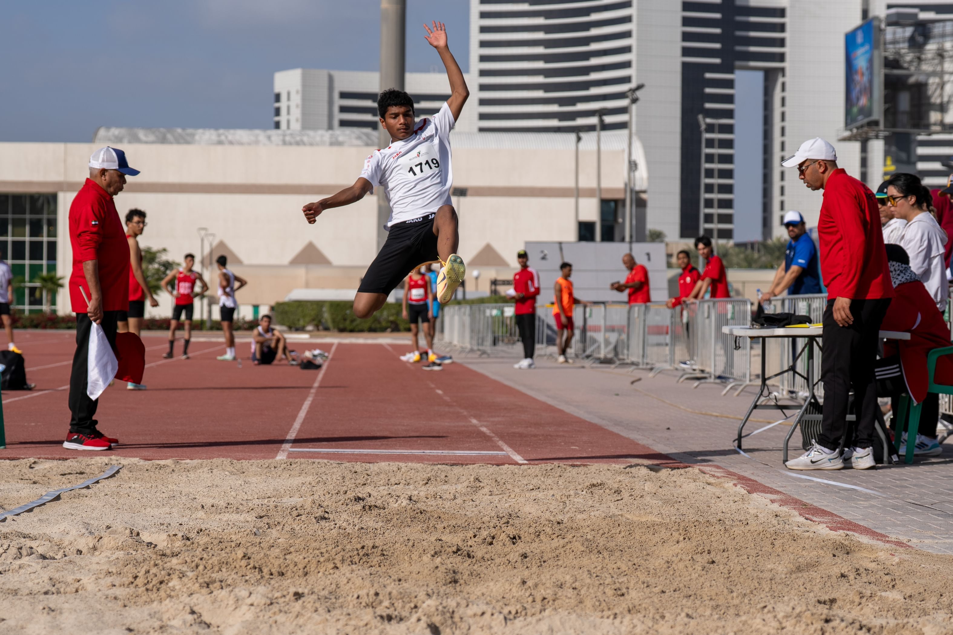 كأس نائب رئيس الدولة لألعاب القوى تستقطب 341 لاعباً ولاعبة 