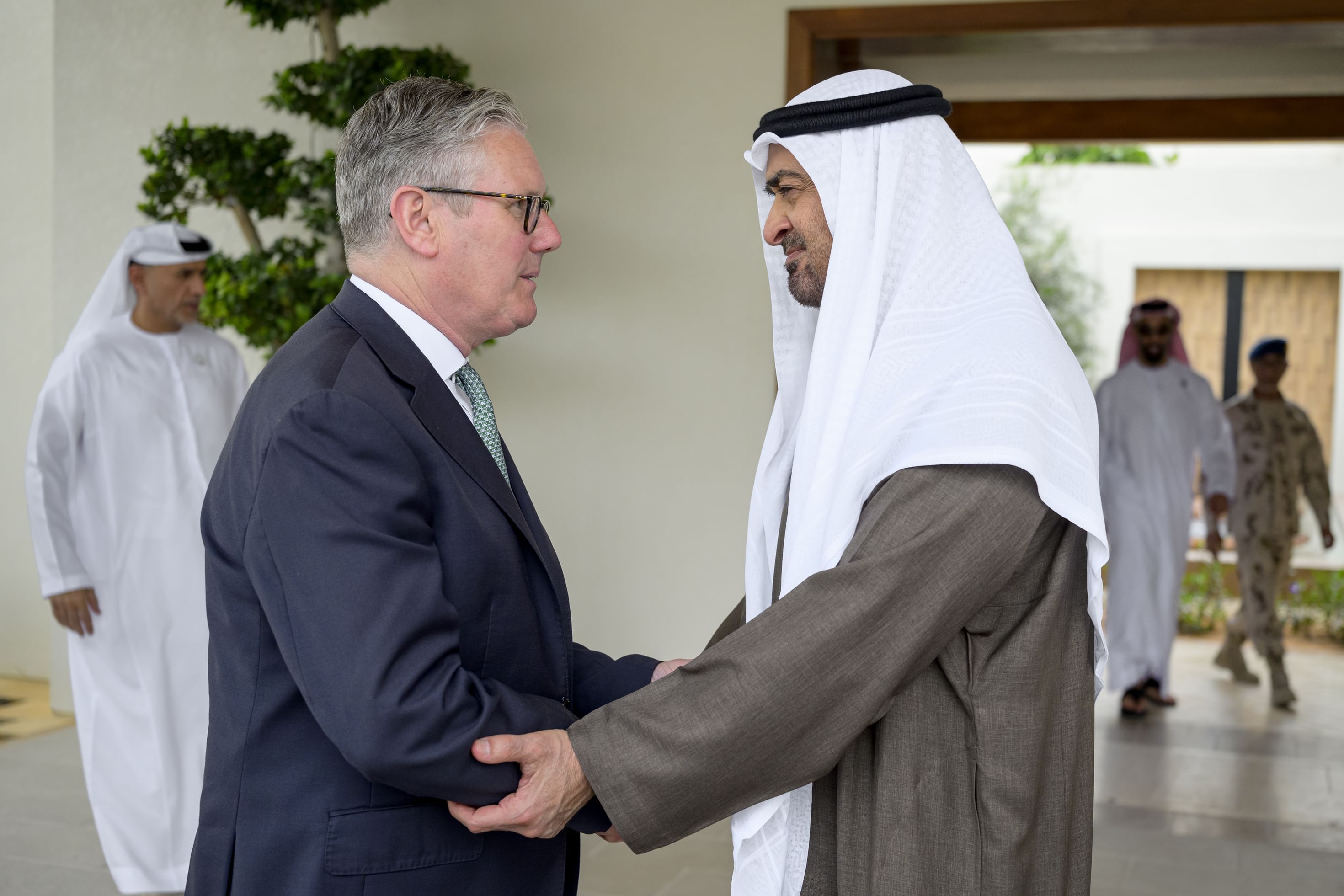 UAE President receives UK Prime Minister to discuss regional developments and cooperation 