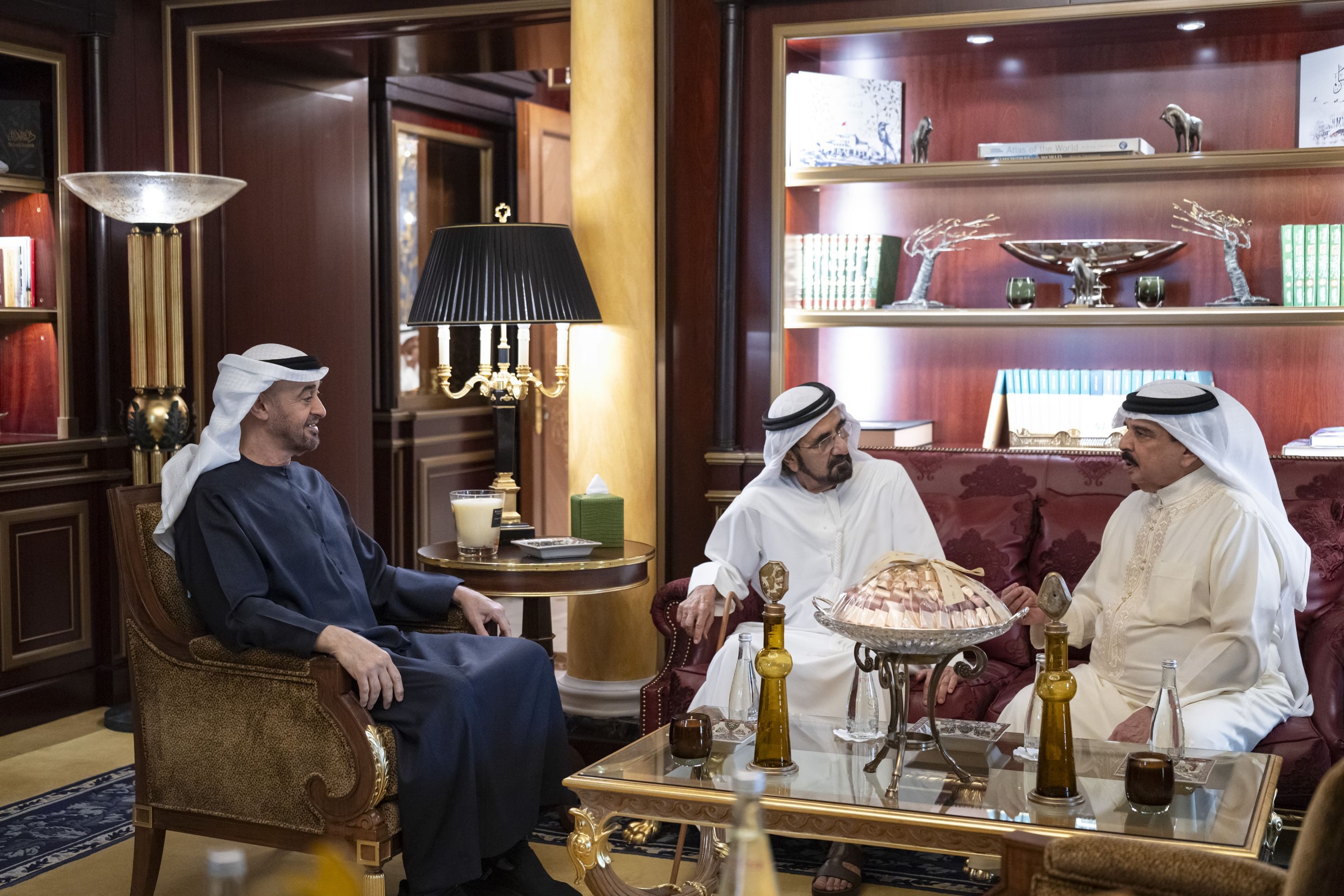 UAE President meets King of Bahrain in the presence of HH Sheikh Mohammed bin Rashid and HH Sheikh Mansour bin Zayed