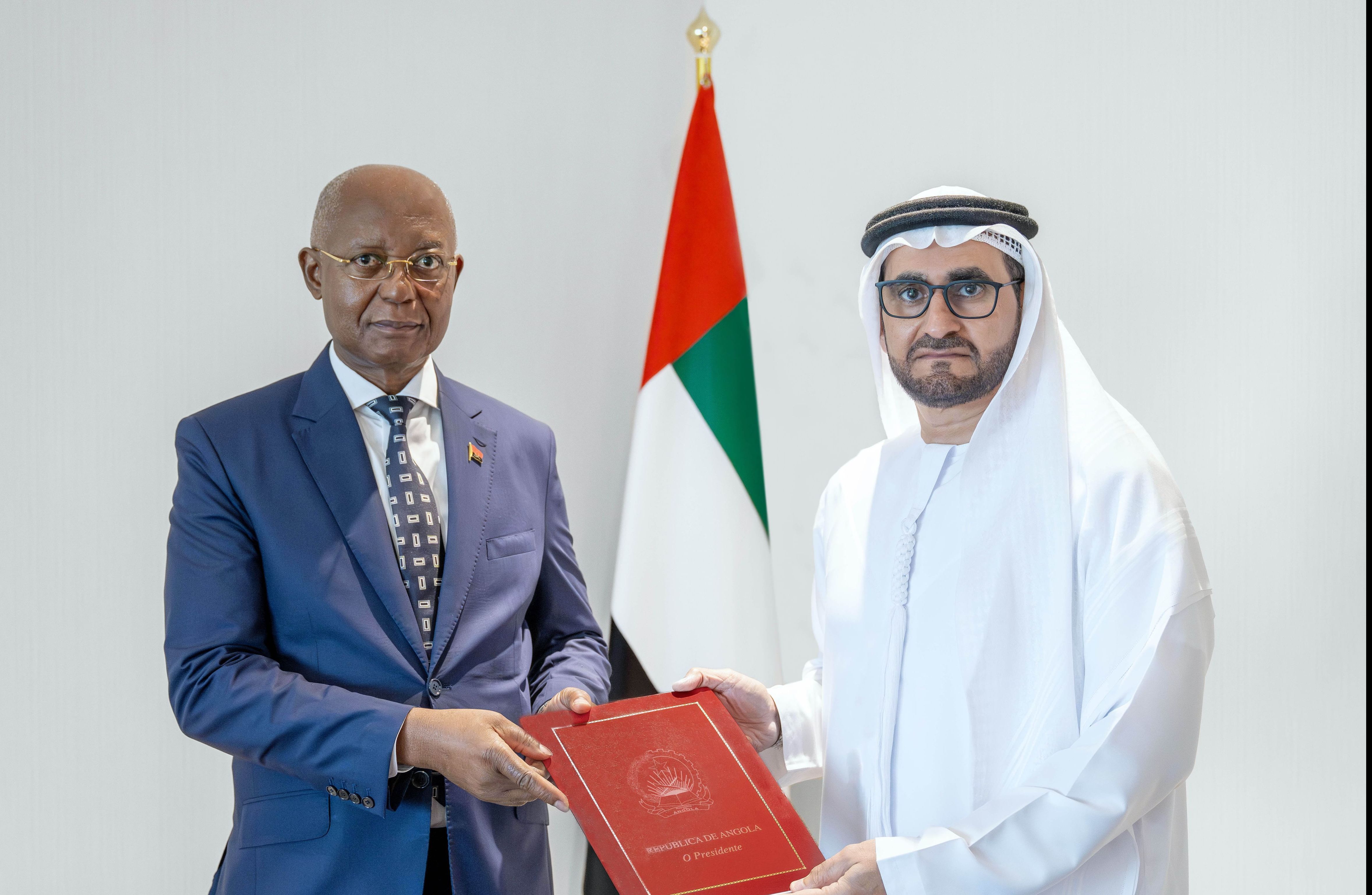 UAE President receives written message from President of Angola on strengthening bilateral relations