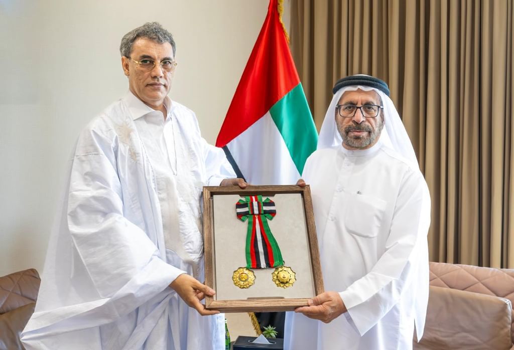 رئيس الدولة يمنح سفير موريتانيا وسام الاستقلال من الطبقة الأولى